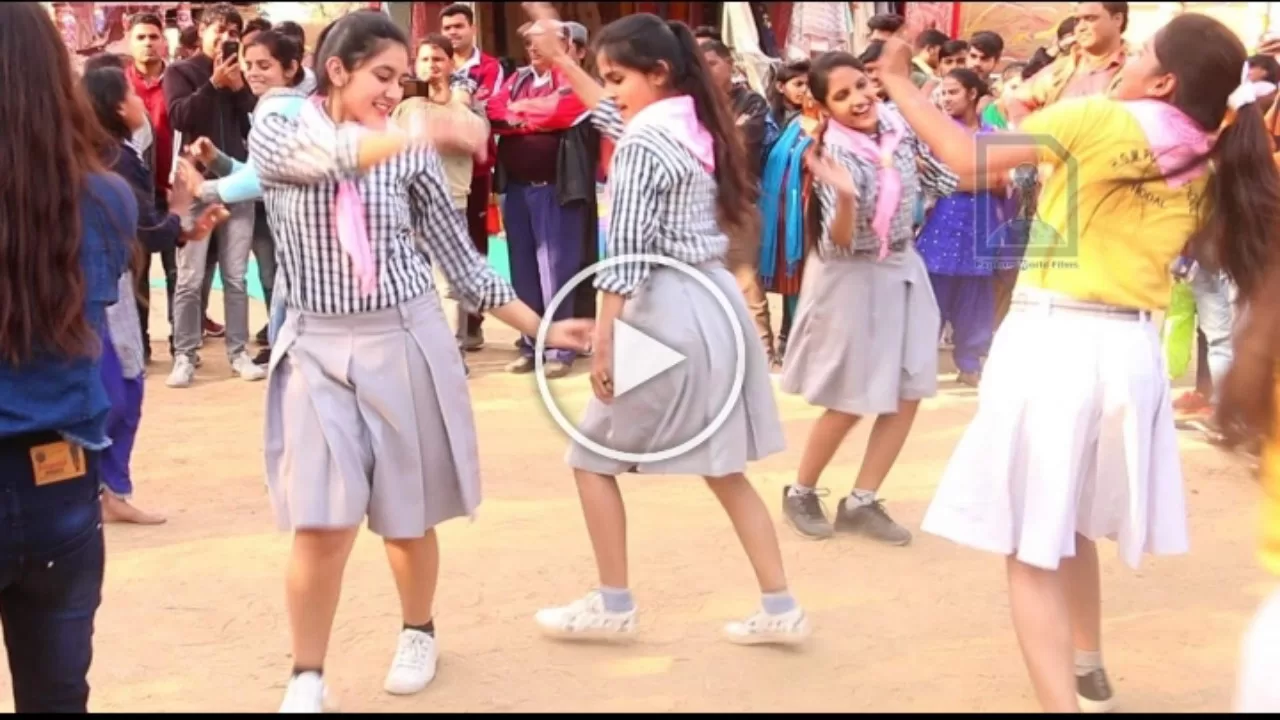स्कूल फंक्शन में हरियाणवी गाने पर लड़की ने किया जबरदस्त डांस, वायरल हो रहा वीडियो