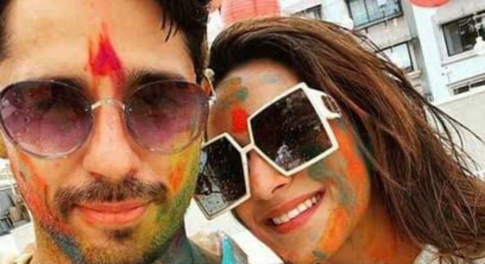 कियारा और सिद्धार्थ ने शादी के बाद सेलिब्रेट की पहली होली, तस्वीर साझा कर कहा- पहली होली मिसेज के साथ