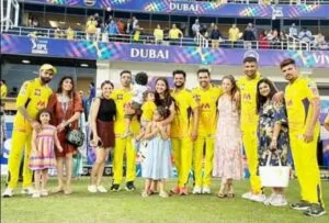 फाइनल में सारा अली खान ने लुटी महफ़िल, CSK की जीत पर विकी संग किया डांस, दोनों हुए माही के दीवाने