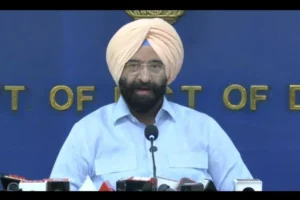 दिल्ली में धुंध भरी सुबह, ग्रैप-1 के बाद शहर में छाया प्रदूषण का धुंधलापन