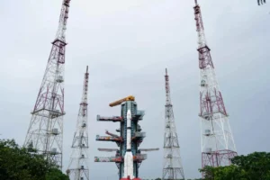 श्रीहरिकोटा के लॉन्च पैड पर GSLV-F18 रॉकेट