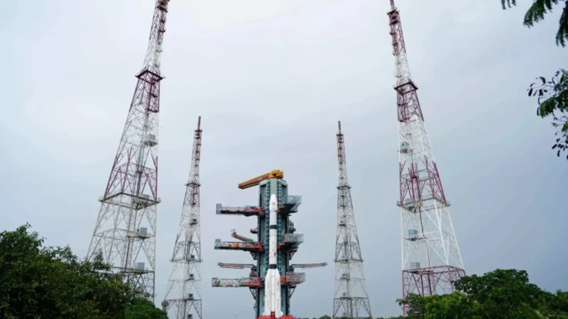 श्रीहरिकोटा के लॉन्च पैड पर GSLV-F18 रॉकेट